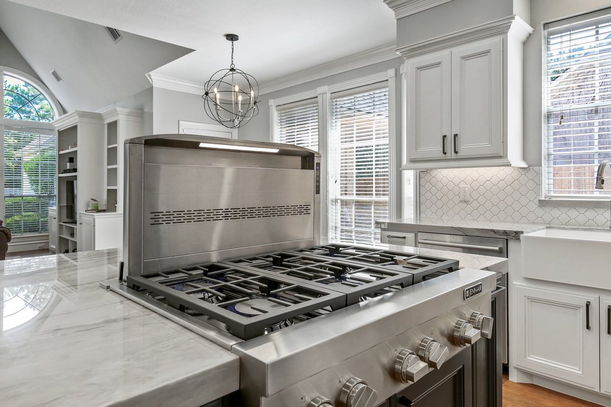 Check it out! We just completed our kitchen remodel and love the final results. Here’s a photo to show you the transformation! #KitchenRemodel #HomeRenovation #kitchensoftwitter