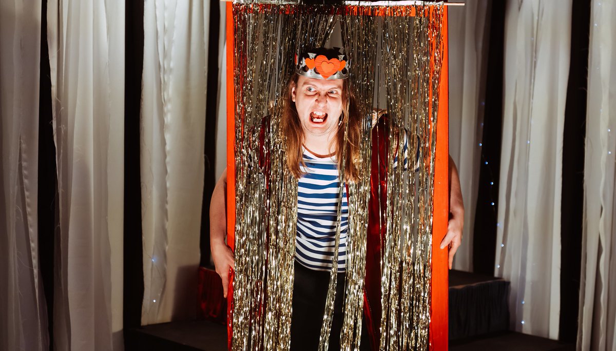 ThePlaceBedford's tweet photo. Alice in Winterland on Tuesday 27 December join @LamphouseTheatr on a fascinating, funny, music-filled adventure down the rabbit hole this Christmas.

Suitable for all aged 6-106. 

https://t.co/t9nVyxZpDf https://t.co/mhPVxFJsv3