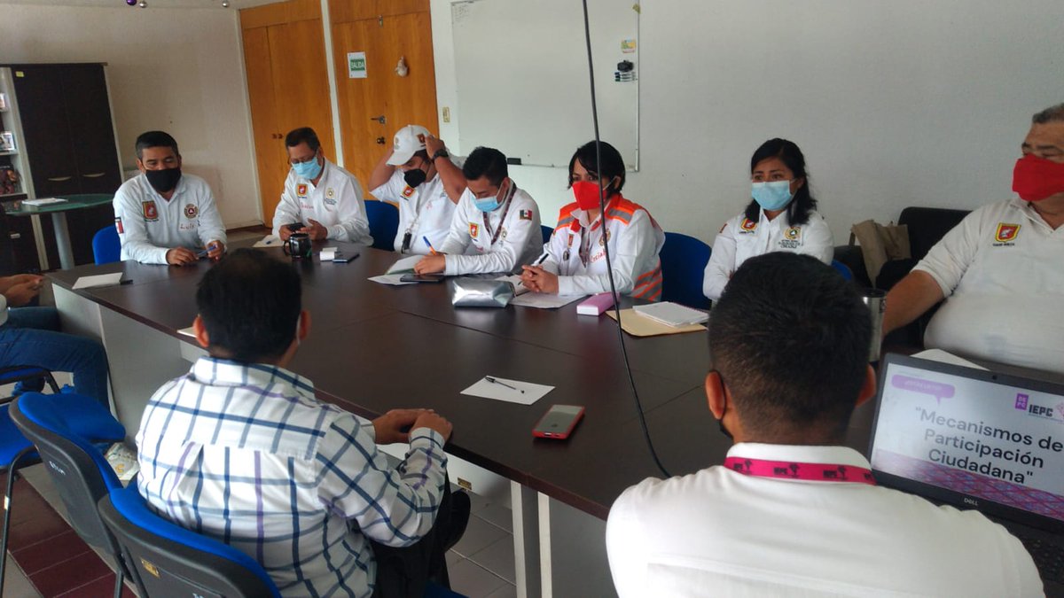 IEPCChiapas's tweet photo. #EsteDía se llevó a cabo el Taller “Mecanismo de Participación Ciudadana: Audiencia Pública”, dirigido a funcionarias/os de la Secretaría de Protección Civil del Ayuntamiento de Tuxtla Gutiérrez @tuxtla_comunica, a cargo de la #DEPC y de su titular Pablo Álvarez Vázquez. https://t.co/QBEpNGZKLq