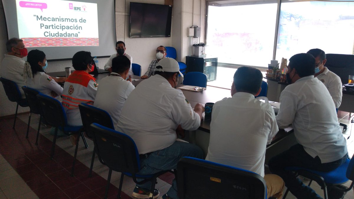IEPCChiapas's tweet photo. #EsteDía se llevó a cabo el Taller “Mecanismo de Participación Ciudadana: Audiencia Pública”, dirigido a funcionarias/os de la Secretaría de Protección Civil del Ayuntamiento de Tuxtla Gutiérrez @tuxtla_comunica, a cargo de la #DEPC y de su titular Pablo Álvarez Vázquez. https://t.co/QBEpNGZKLq