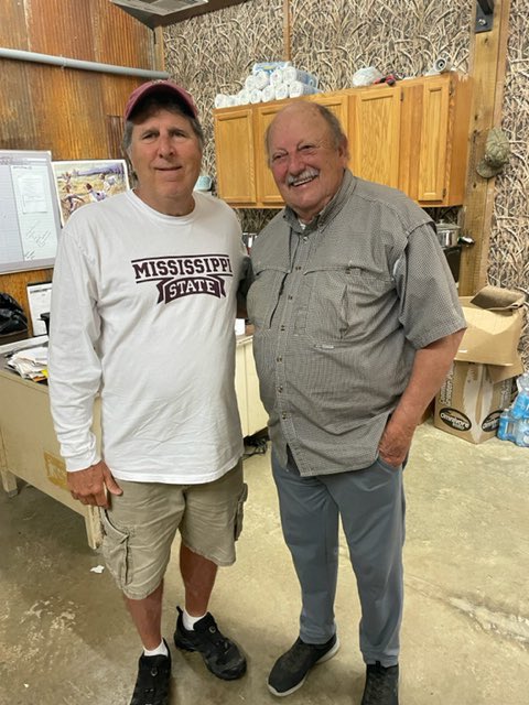 mossyoakkennels's tweet photo. Our kennels are less than 15 minutes from Mississippi State’s campus, and Coach Leach loved to come by, tell stories with Bill and visit our dogs. He adopted an old female, Keira, who’d been with him since last summer. (1/2) https://t.co/JqV2cISJeQ