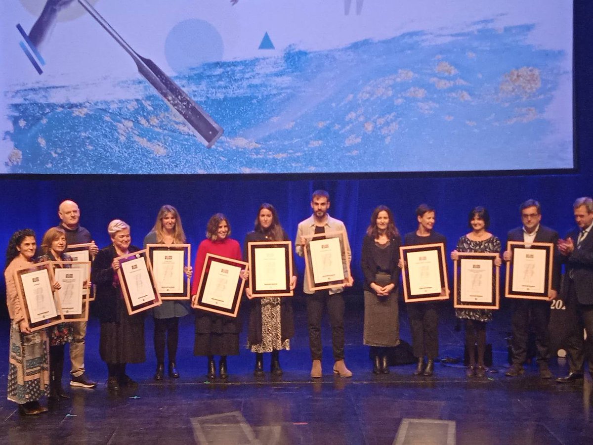 Euskararen erabilera areagotzeko egindako lanaren aitortza.
Gaur #Bikain euskararen kalitate ziurtagiria jaso dugu.
Lanbide Heziketan Euskararen alde. diariovasco.com/sociedad/bikai… <a href="/diariovasco/">El Diario Vasco</a>