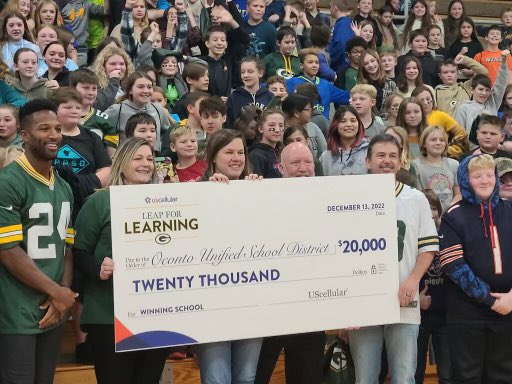 ajdillon7's tweet photo. Wish I could have made it to the award ceremony but, congratulations to the Oconto Unified School District, winners of a $20k technology makeover through the Leap for Learning program! s/o to @UScellular and our @packers for their commitment to Wisconsin STEM education. https://t.co/BTsUw5cgN6