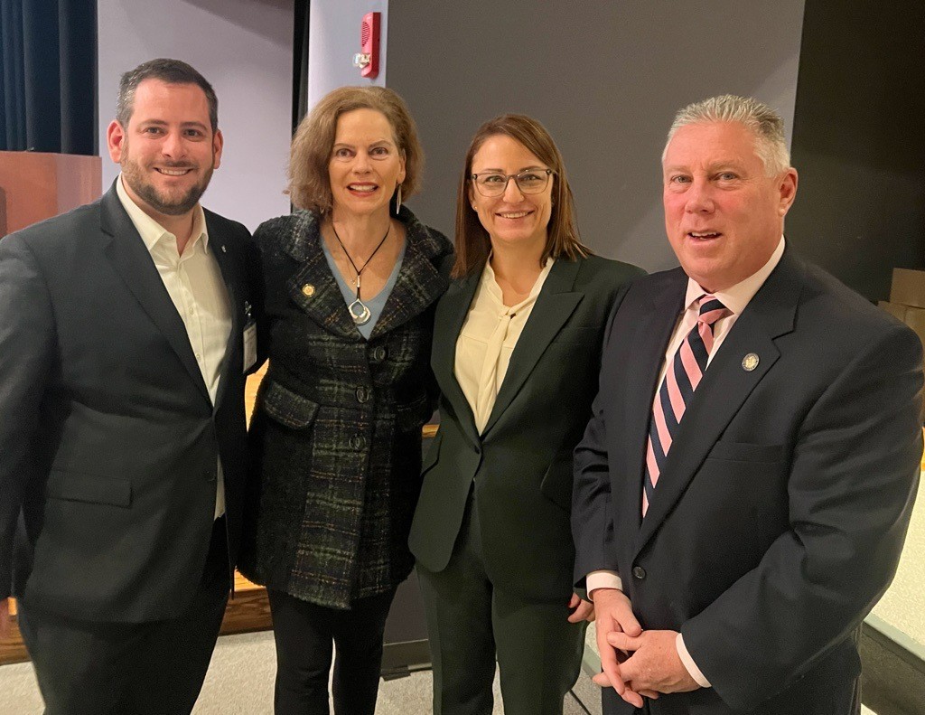 EquinorWindUS's tweet photo. Harrison Feuer, NY Director of Public Affairs, joins @Doreen_M_Harris and assembly members @PatriciaFahy109 &amp; @johnmcdonald108 at @HudsonValleyCC. Today was 1 of 3 expos to discuss the opportunities for local businesses for our #offshorewind projects #EmpireWind &amp; #BeaconWind https://t.co/0GlAmfjSzg