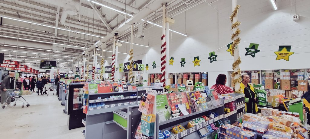CaroleAnne_H's tweet photo. @asda @AsdaServiceTeam @Walmart 
1 checkout manned @Asda Rotherham Absobloodylutely ridiculous. Not allowed to open anymore. Self scan or wait for 20 minutes. God help em next week!
#KeepCheckoutsOpen!
#IDontWorkHere! https://t.co/5mXqRUIIRb