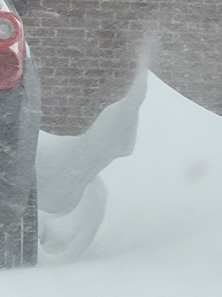 tcookmedia's tweet photo. Excellent drift day around #FtMorgan, must be 3-4 ft in town #cowx #Drift https://t.co/SNpbhBO2bQ