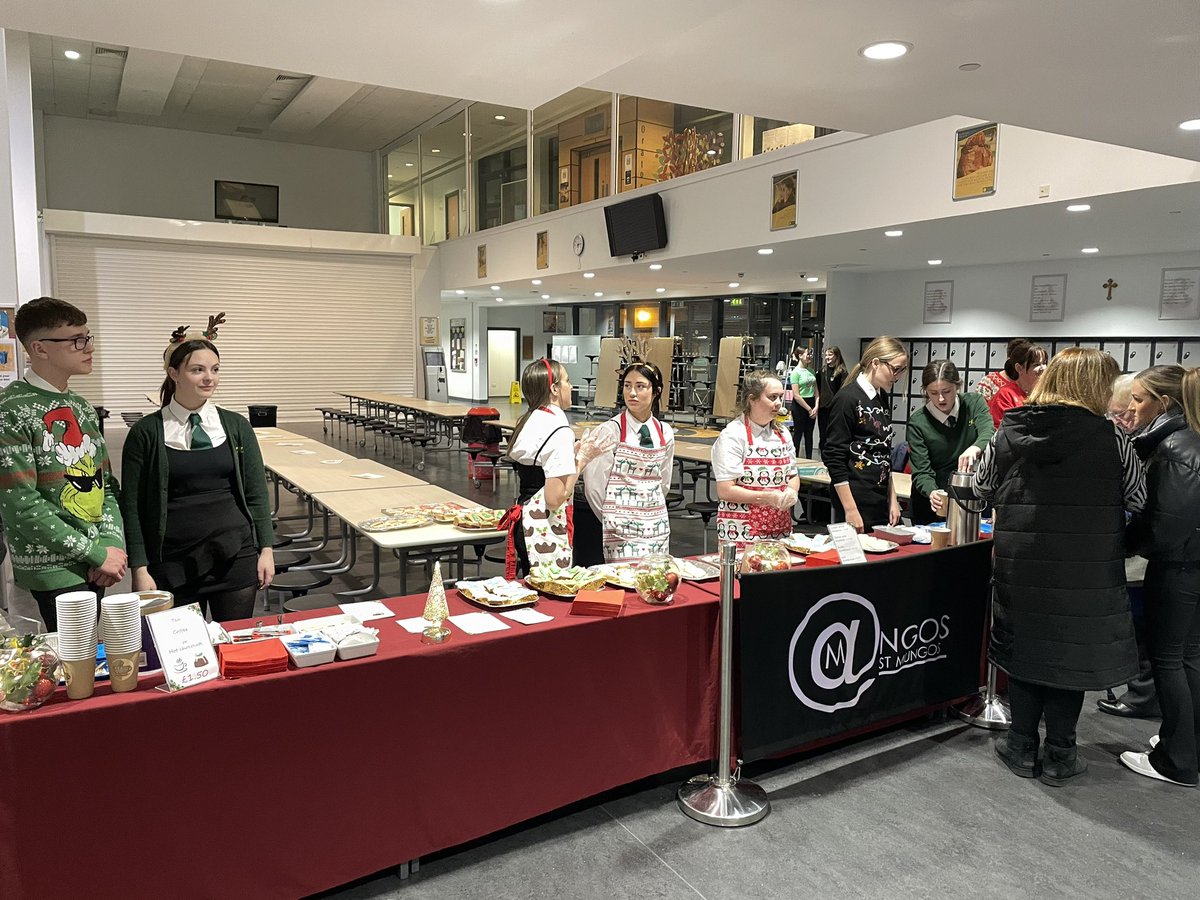 Mangos pupils serving our guests as they arrive to our Christmas 🎵😁