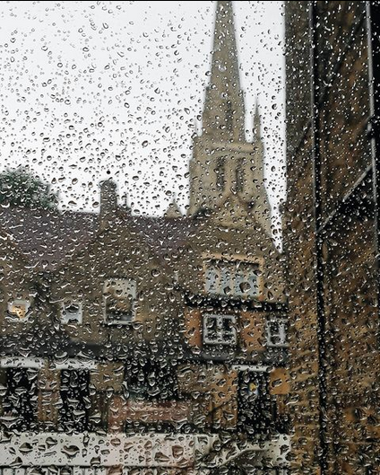 #prettylittlelondon #lovelondon #bitsofbuildings #dreaminginpictures #rainphotography
