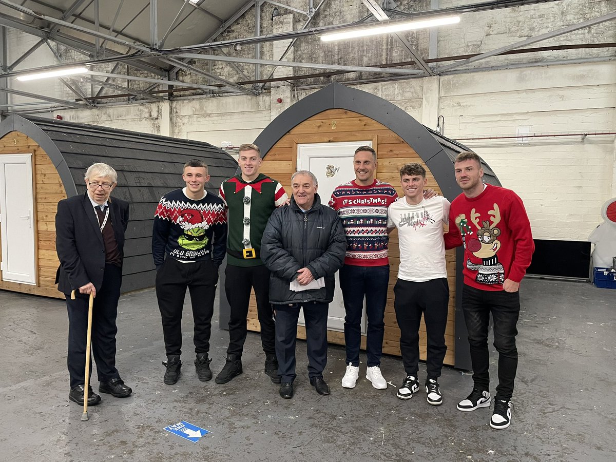 SimonHumphreys1's tweet photo. Great to catch up with some of the @stokecity squad and the legend Lou Macari. What a fantastic job he is still doing to help the homeless in #StokeOnTrent https://t.co/vxD8j6DiXZ