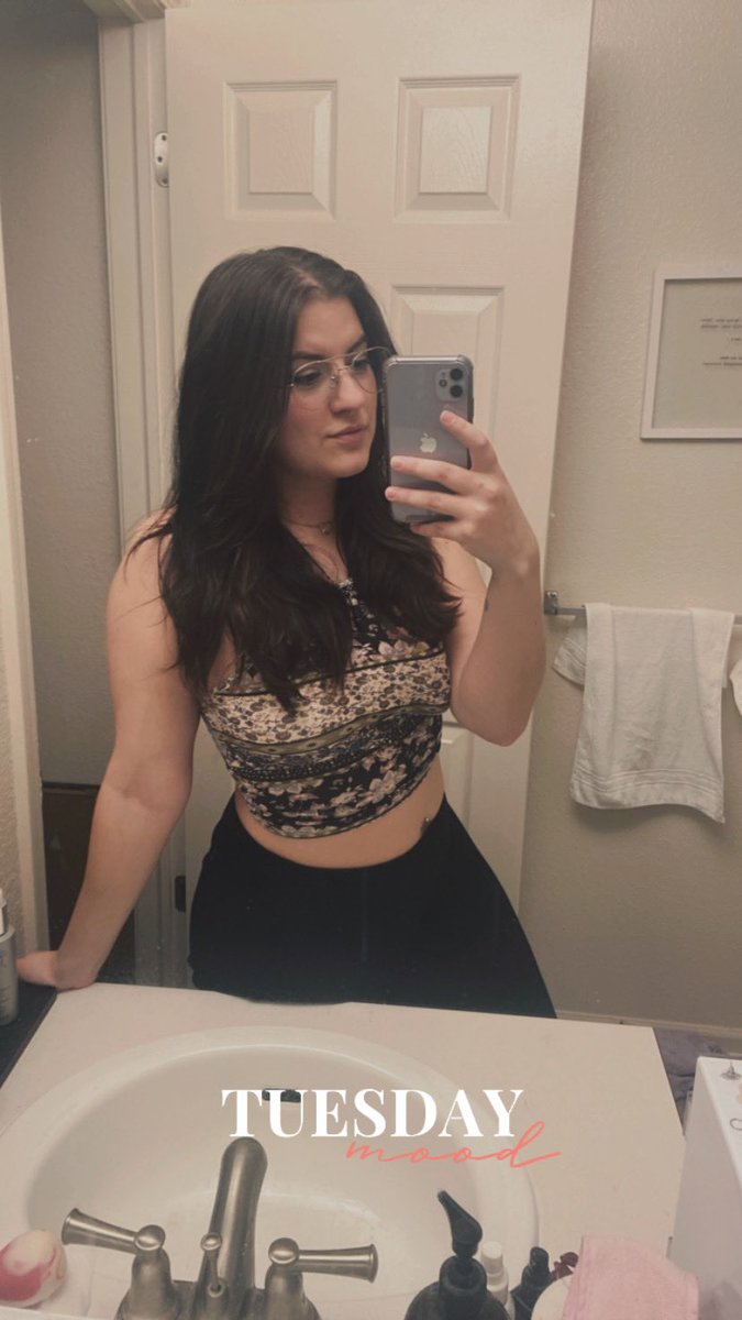 SpaceCadetSour's tweet photo. First time in year feeling comfortable wearing shirts like this :-) feeling cute ☺️ oh btw I’m live and shit till 11pm EST today!!! Come hang 🥰 https://t.co/t17PTbIFMM https://t.co/A9pz37rUg3