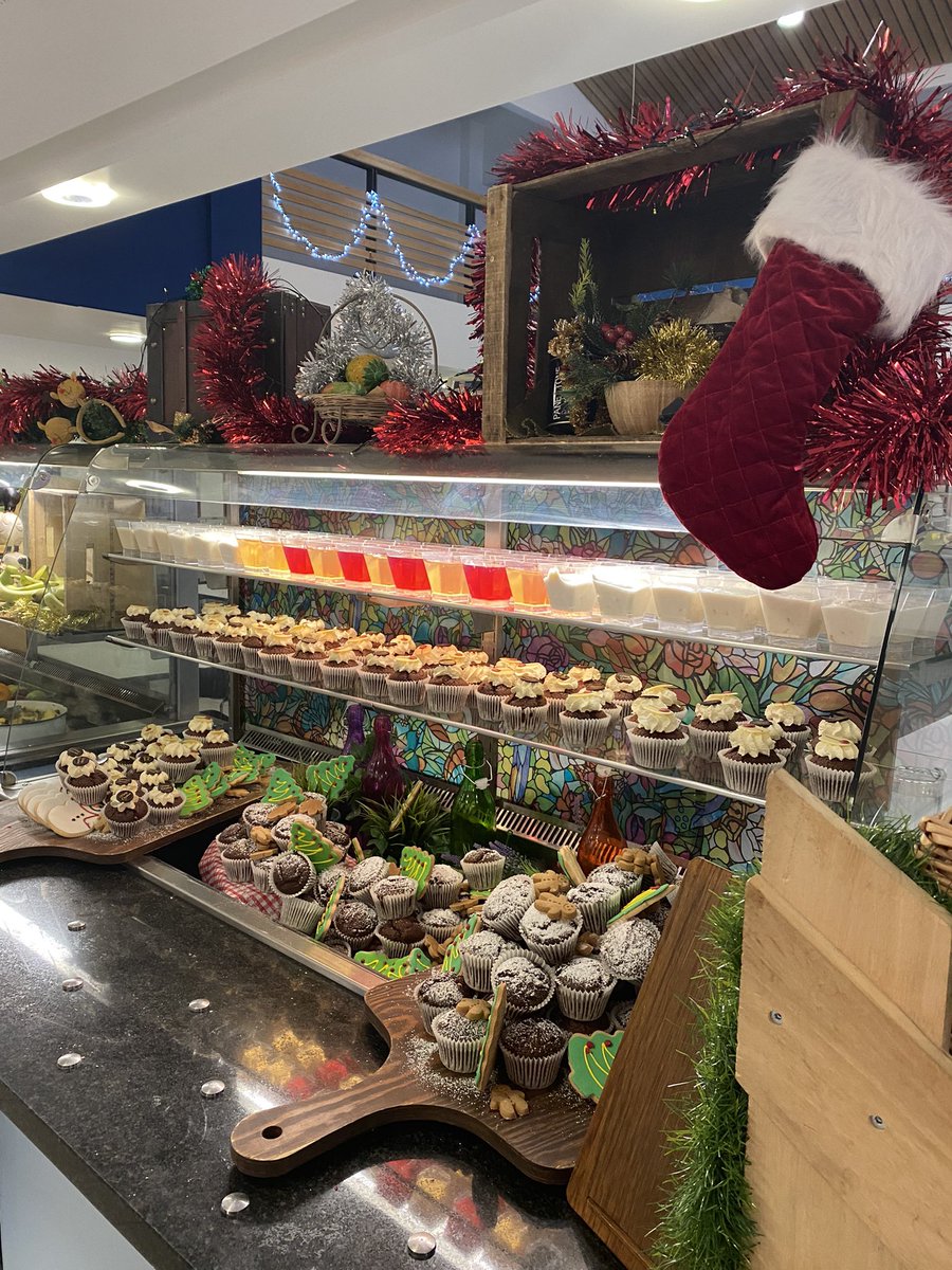 Christmas Cake and Chicken ‘Parmo’s for lunch today. Well done team, superb effort, lots of smiles (and chocolate)🍫<a href="/YarmSchool/">Yarm School</a> <a href="/PjWilson03/">PJ</a> <a href="/MichelleHought3/">Michelle Houghton</a> <a href="/andy_matthewman/">Andy Matthewman</a>