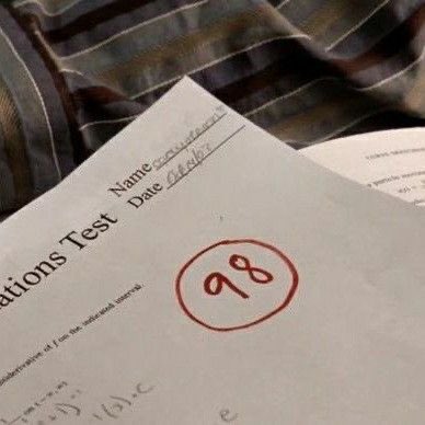 studywpam's tweet image. #studytwtbr #studytwt #studymed

.•*. pâm | 2000’s | (ela/dela)| 🧚🏼.•*.
&amp;gt; e.m completo
&amp;gt; foco no enem
&amp;gt; medicina 🩺
&amp;gt; tentando uma rotina de estudos e deixar de ser procrastinadora 
&amp;gt; cuidar da saúde mental e autoestima intelectual 
&amp;gt; ravenclaw 

 ♡/↺ = moots!