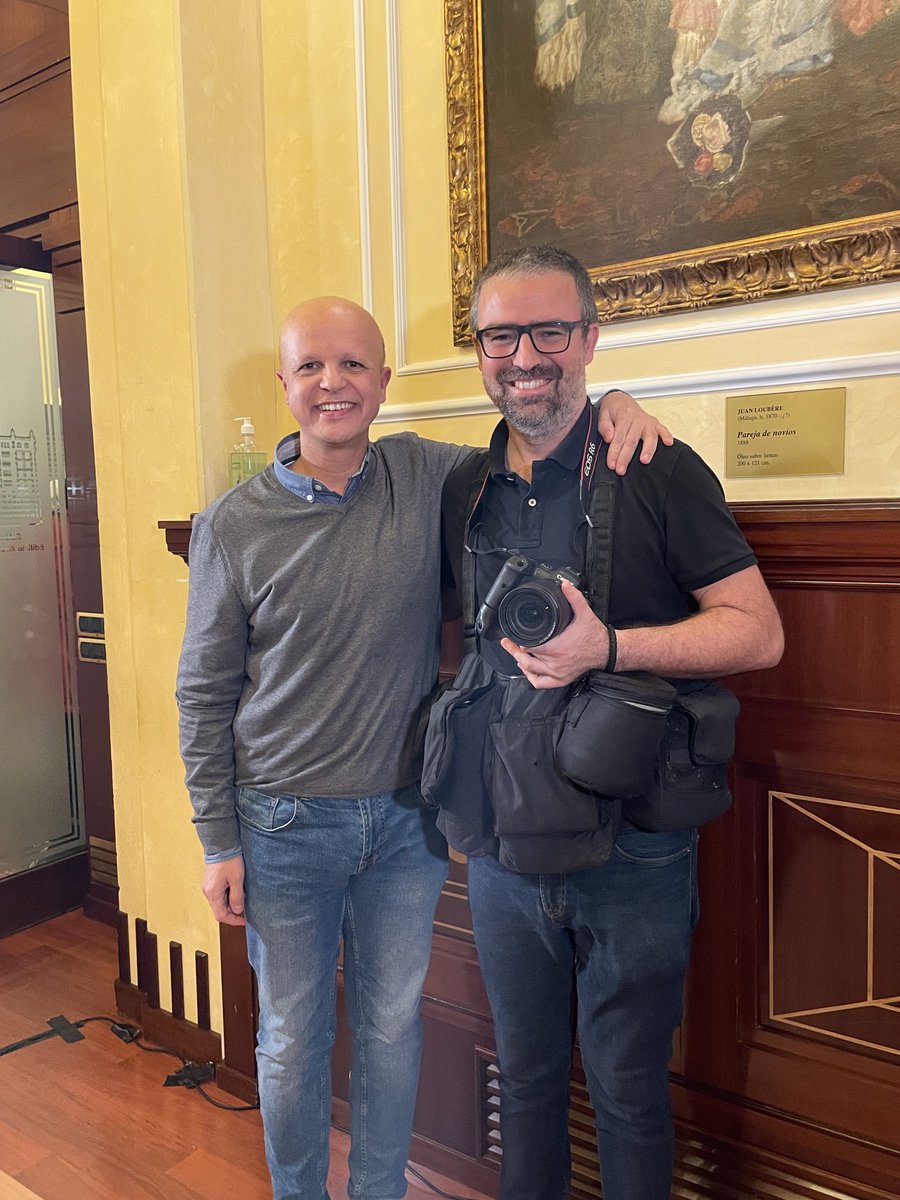 agustinrivera's tweet photo. Qué alegría compartir esta tarde con @danielperezfoto⁩ su Premio Andalucía de Periodismo. Feliz con este #NiundíasinReporterismo #GPIO22 https://t.co/rhLfqvZ89B