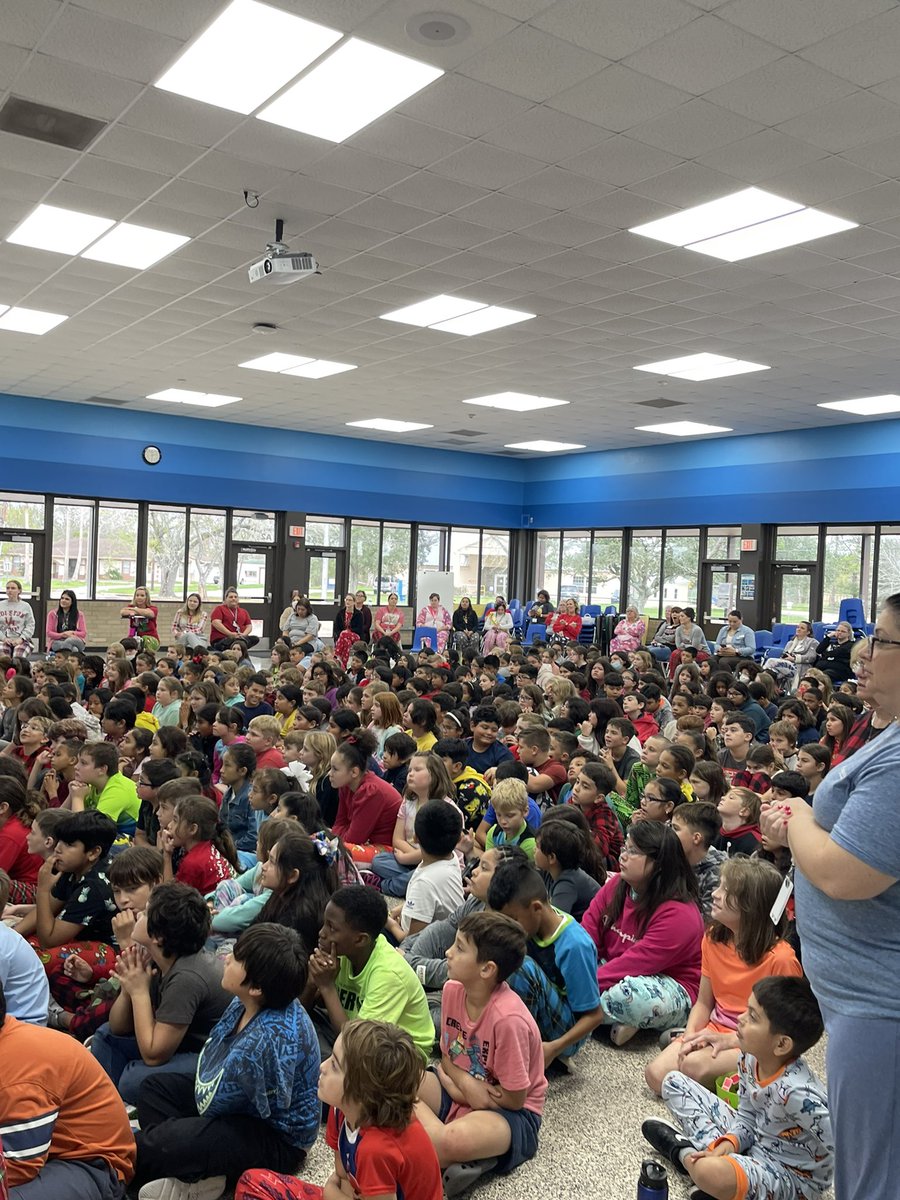 Enjoying our Walt Disney Elementary 3rd -5th graders musical performance of North Pole Exposure! <a href="/WaltDisneyElem/">Walt Disney Elem</a> <a href="/AlvinISD/">Alvin ISD</a>