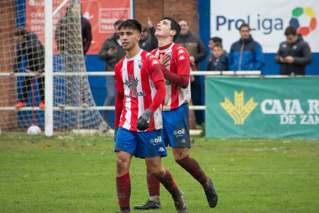 AtcoTordesillas's tweet photo. 📸 1 ➡️ Tensión 
📸 2 ➡️ Corazón 
📸 3 ➡️ Pasión 
📸 4 ➡️ Liberación 

📸 @henargar13 

#VamosTorde💪 https://t.co/UJo4XzgNjW