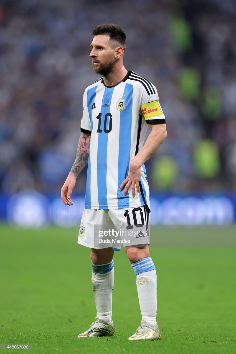 Dickenzairo's tweet photo. True definition of a baller #Messi𓃵 #Messi #ARGCRO https://t.co/5g39FhdIHT
