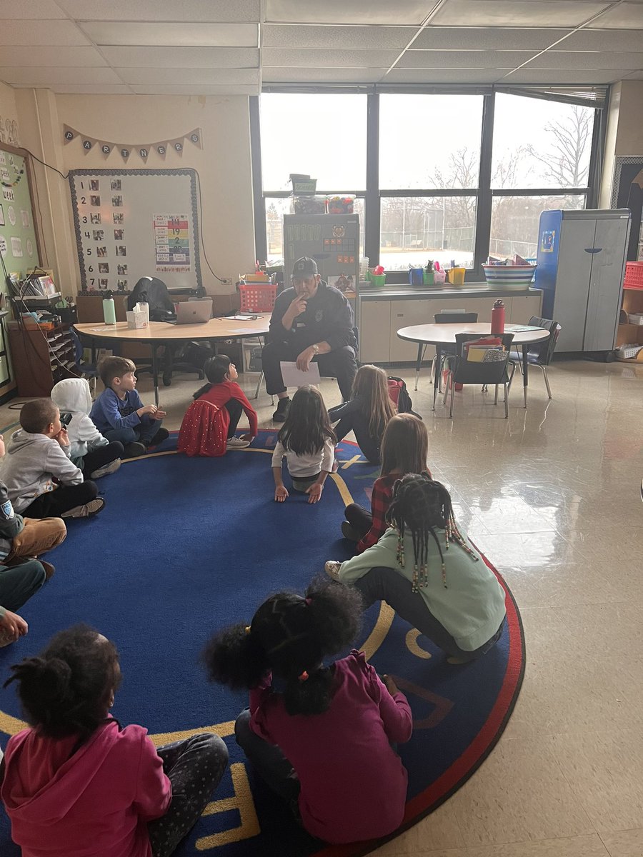 Firefighter Garrett is back to teach what is an emergency (and not an emergency) we would need to call 911 ☎️ #safety #hatchtigers #op97