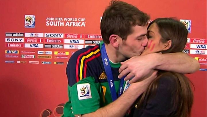 trinidadMNovo's tweet photo. Otro personaje al que podríamos cancelar es a @IkerCasillas por el beso forzado a una periodista.

Si en 2010 hubiera existido la Ley del "Sólo sí es sí" aún estaría en prisión.

Desde aquí mi denuncia para ver si @IgualdadGob puede hacer algo. https://t.co/lFkGglCi6l