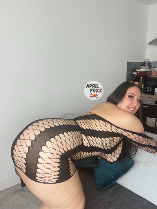 2 pic. Cum chat with me on fansly! Free trial link down below? https://t.co/KfRpi3sSe2
