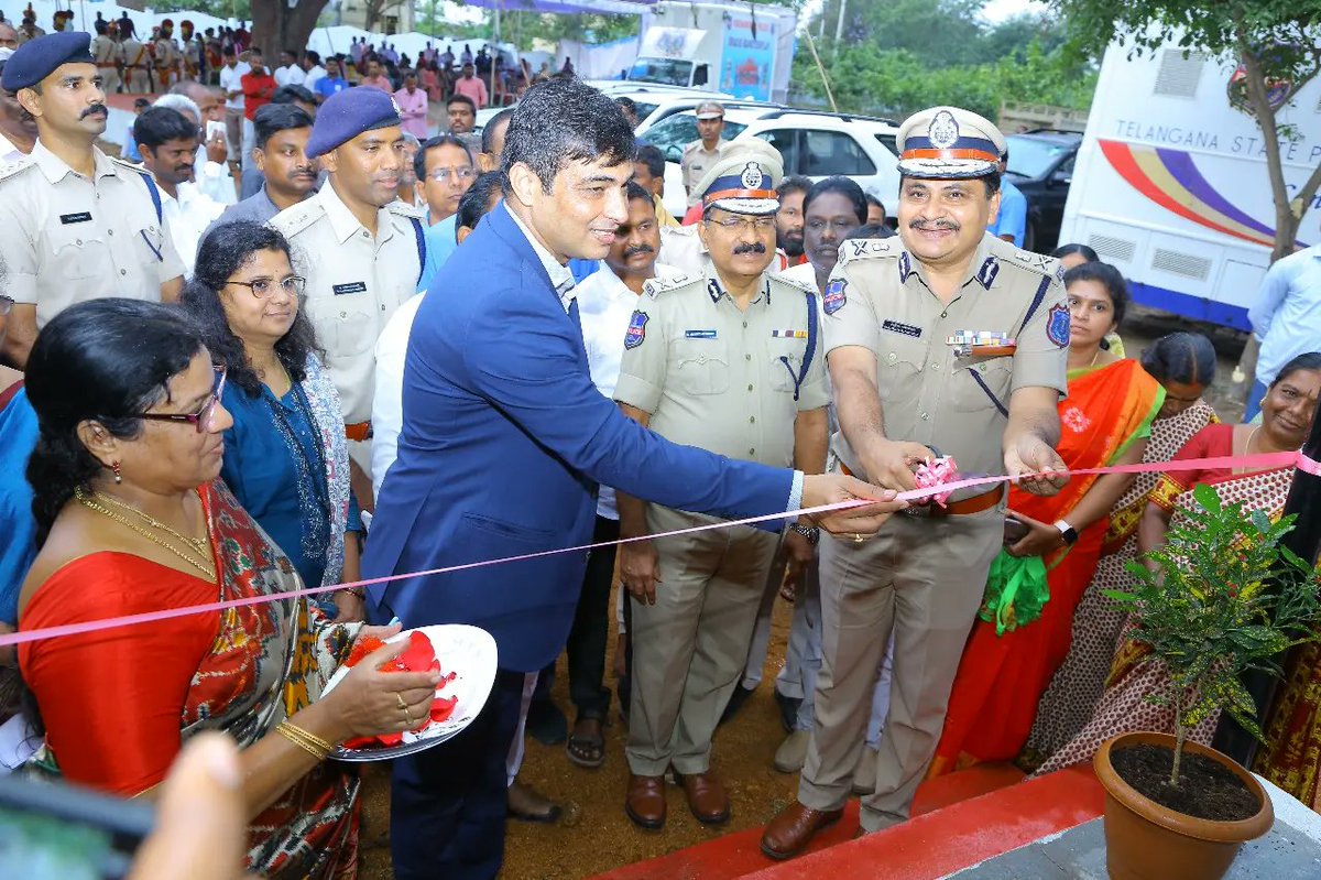 MKSC_Malkajgiri's tweet photo. @TelanganaCOPs  DGP Sri. M.Mahendra Reddy IPS sir MLA #Mungode, @RachakondaCop CP RKSC_Rachakonda Genl. Secty Sri @Satishvads  #DivisLabs Jt Sect Sudhakar  Inaugurated  ZPHS Sarvail Anganwadi &amp; other facilities renovated at the cost 20Lakhs by @RKSC_Rachakonda.@DcpBhongir https://t.co/Rbl42MFe8Z
