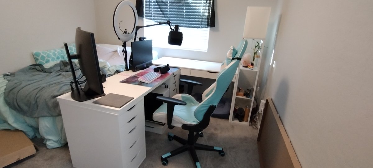 NaAutumn248's tweet photo. My updated setup for the most part, still a work in progress @Tech_Source_Ed @Ed_TechSource #setup #techsource #twitchstreamer #twitchaffiliate #IKEA #lumecube #dell #streamdeck #elgato #HP #skytech #avermedia #remarkable2 #shivadesktop #blue #white #black #alexdraws #alexdesk https://t.co/eQbGCABWcn