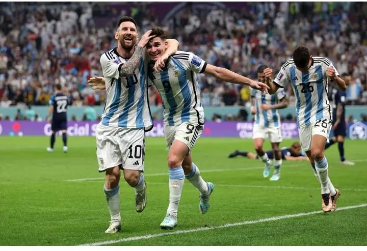d_gitto's tweet photo. #Messi #Alvarez #ARGCRO #Argentina #penalty #WorldCup #ArgentinavsFrance https://t.co/UKfnyWzNaC