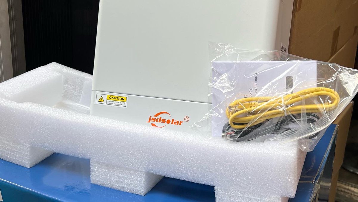 Frepowertech's tweet image. 5.5kw 48Vdc JSDsolar  HYBRID INVERTERS
* Features 
* Parallel operation up to 12 units (66kw )
* Inbuilt Mppt solar charge controller
* Grid, solar and battery input priority
* WIFI/ GPRS remote monitoring
* 1 year warranty 

Rated Power: 5.5kw 48Vdc 
Solar input Power : 5,500W