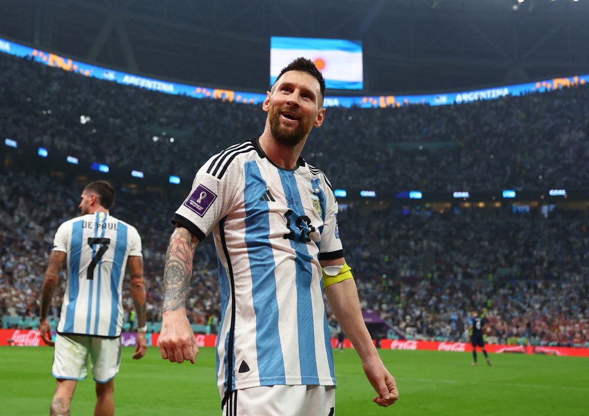 CuentaMister's tweet photo. ARGENTINA 3-0 Croacia. Argentina a la final

Messi:

- 1 Gol
- 1 Asistencia
- 2 Pases clave
- 5 Regates
- 6 Duelos ganados
- 63 Toques de balón (85% acierto pases)

Pecho frío no aparece en los momentos decisivos, me lo dijo el Marca, Chirincirco, COPE, as, ser, etc... https://t.co/6akfMuUK5B