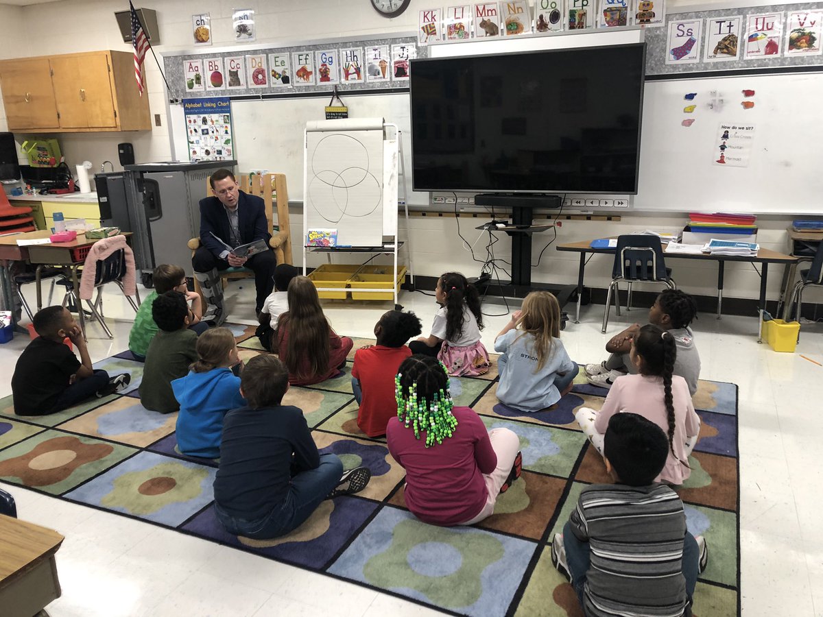 jteacherabc's tweet photo. We enjoyed this read-aloud from Mr. Scherer today! The Giving Snowman helped us understand our character trait of the month- compassion. ⛄️ https://t.co/c2qe3J0lYF