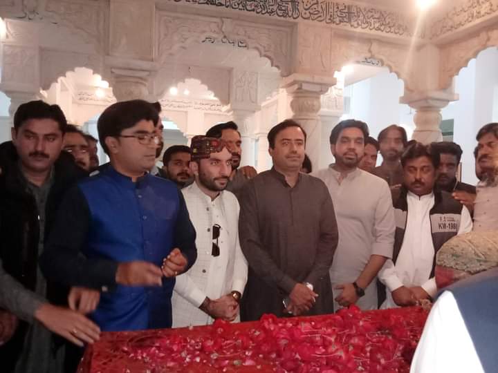 shahrukh_tunio's tweet photo. Attended PYO larkano, sukkur ,SBA Divisional meeting chaired by President PYO Sindh  Javed Nayab Laghari at Naudero, regarding 15th martyrdom anniversary of Shaheed Rani Muhtarma Benazir Bhutto sahiba on 27th Dec 2022. https://t.co/Cwy2LsJpvu