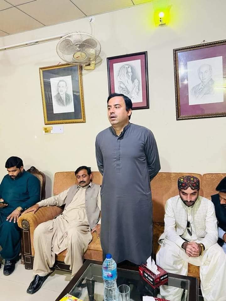 shahrukh_tunio's tweet photo. Attended PYO larkano, sukkur ,SBA Divisional meeting chaired by President PYO Sindh  Javed Nayab Laghari at Naudero, regarding 15th martyrdom anniversary of Shaheed Rani Muhtarma Benazir Bhutto sahiba on 27th Dec 2022. https://t.co/Cwy2LsJpvu