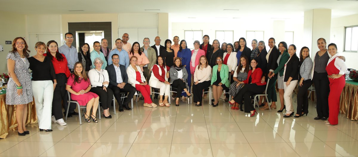 UAPATEINFORMA's tweet photo. Almuerzo navideño de la Rectoría de la #UAPA con los miembros del Consejo Académico. para celebrar por los logros alcanzados en el año 2022. La rectora, la doctora Mirian Acosta agradeció a su equipo su gestión que aportan al desarrollo de la universidad .
#metalograda https://t.co/CicnJnwInN