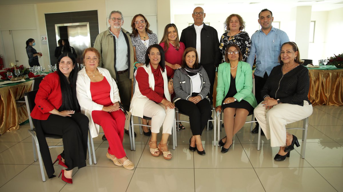 UAPATEINFORMA's tweet photo. Almuerzo navideño de la Rectoría de la #UAPA con los miembros del Consejo Académico. para celebrar por los logros alcanzados en el año 2022. La rectora, la doctora Mirian Acosta agradeció a su equipo su gestión que aportan al desarrollo de la universidad .
#metalograda https://t.co/CicnJnwInN
