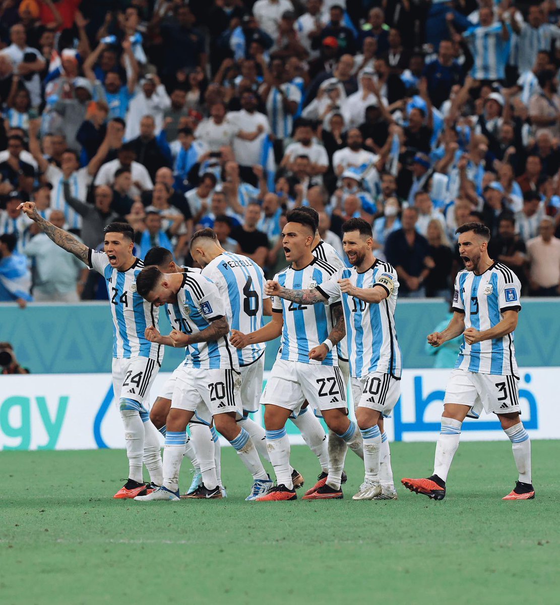 Navi05170761's tweet photo. And again.... Argentina🇦🇷 qualified to the finals #FIFAWorldCup #FIFA23 #ARGCRO #ArgentinaVsCroatia #FIFAWorldCupQatar2022 
The magician #Messi𓃵 
Young talent #Alvarez https://t.co/QubduqF8Vd