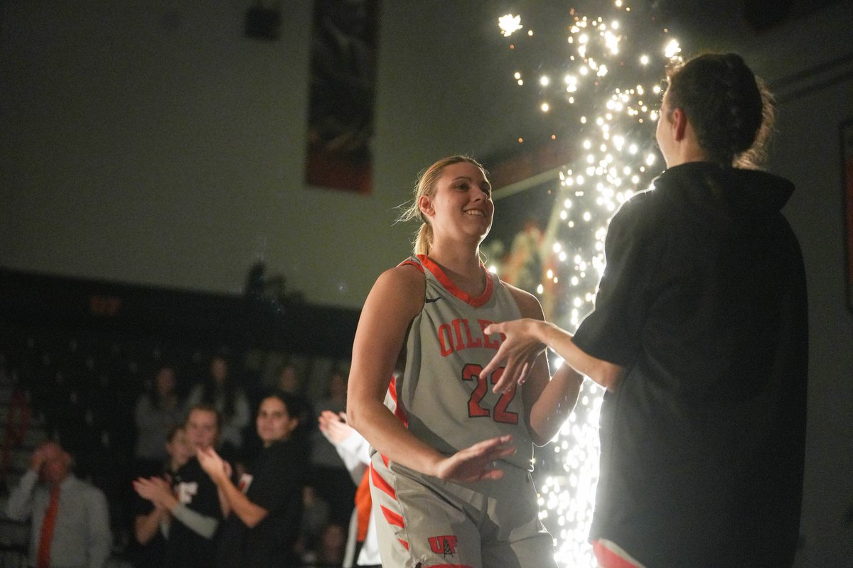UFWBB's tweet photo. All smiles for GAME DAY!! 

5:30 tip off @ Hillsdale https://t.co/z33fWvmZmo