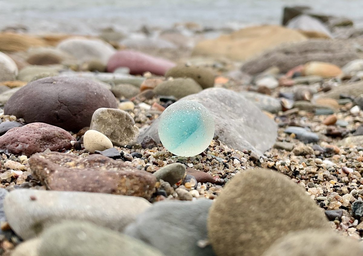 ~ A nice frosty find before the big storm hit! 🌊💙🌊
#seaglass #capebreton #visitnovascotia #beachglass #novascotia #beachcombingfinds #seamarble #mudlarking