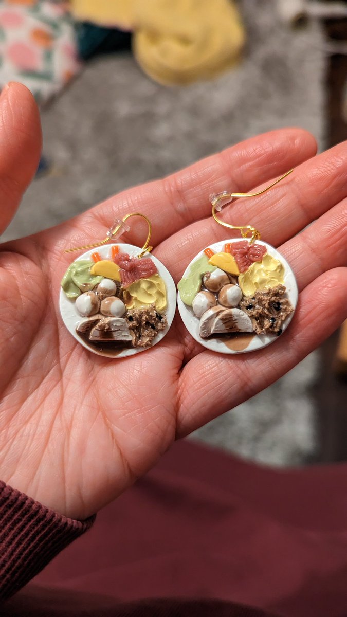thesunmaiden's tweet photo. i also picked up these TURKEY DINNER earrings that i got from a very talented lady on facebook today!!!!! 

they are excessive but i can't wait to wear them for christmas dinner!!!! also all other dinners. https://t.co/uStcFz8Y8j