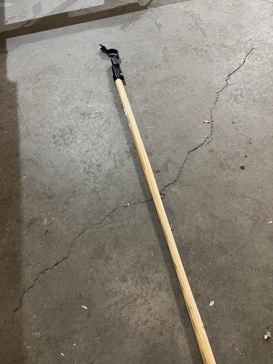 AdamV_801's tweet image. Does anyone have a clue what this tool is called and what it is used for? 😂