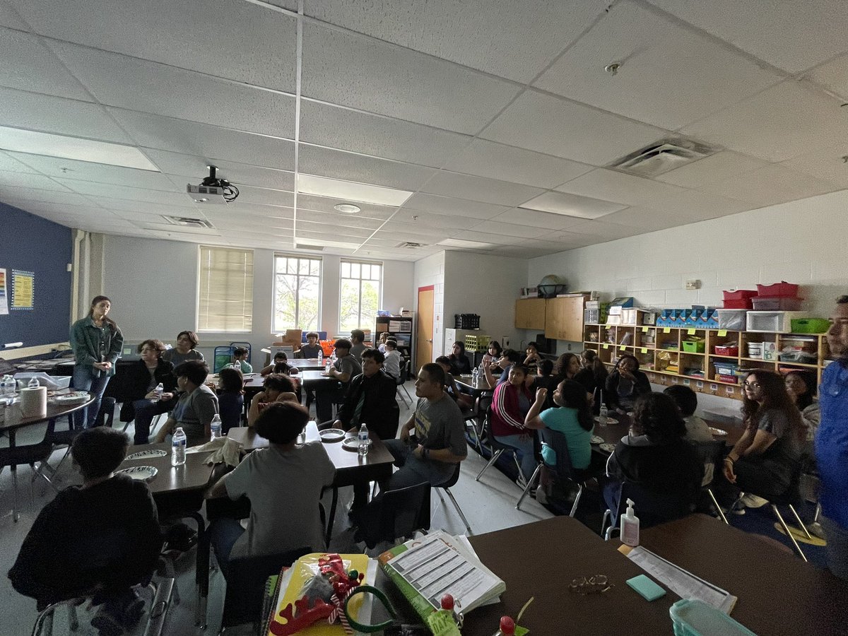 CoachA_Ramirez's tweet photo. Proud of our Bulldogs!! Bulldog Athletes being positive student leaders and mentors at Hatchett Elm. #BuildingRelationship #BeyondTheGame #FutureBulldogs @NISDPease @CoachRyanSolis https://t.co/QFRjyzoKBH