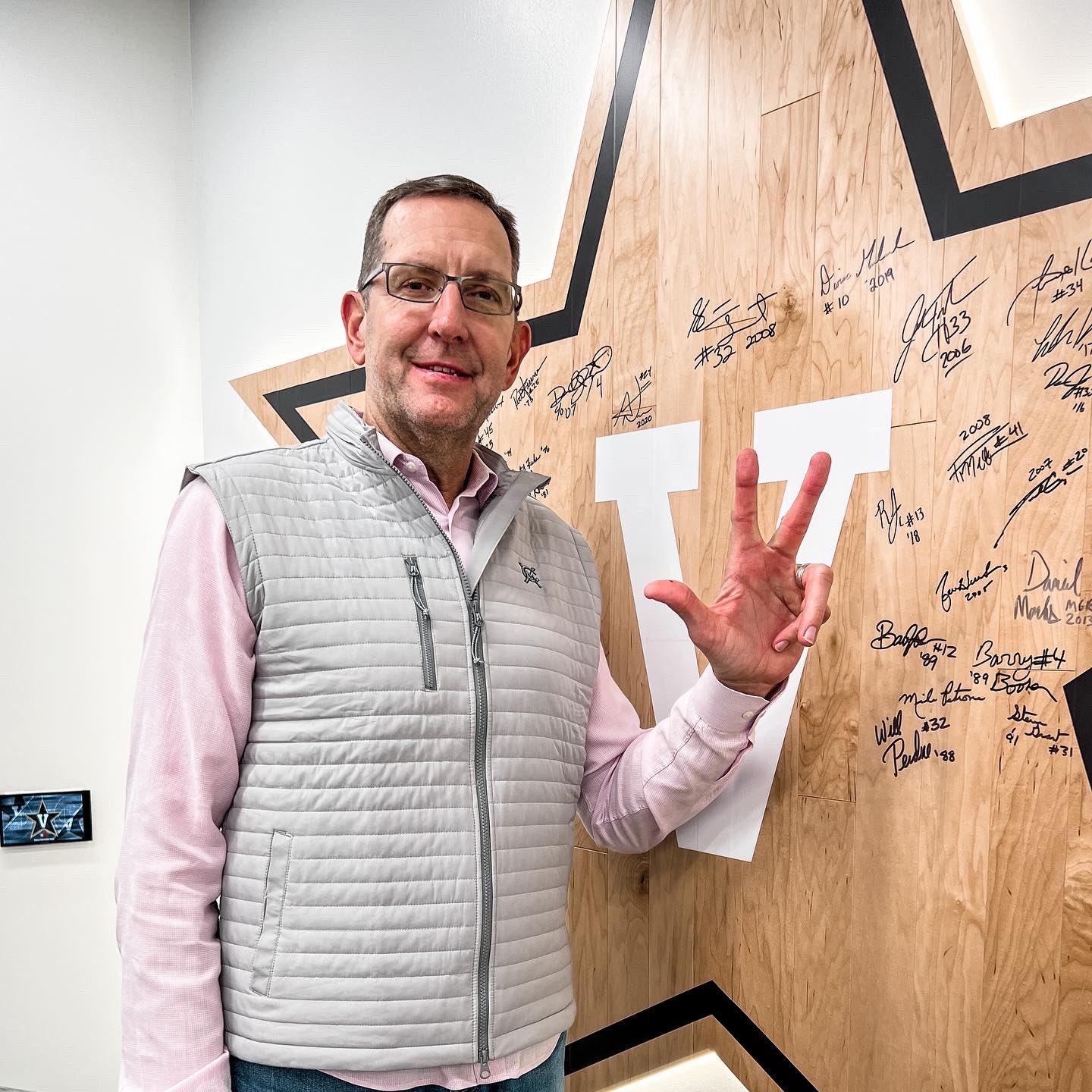 4-time @nba champion and @vandymbb alum Will Perdue discusses the  excitement surrounding college basketball and the build-up to March…