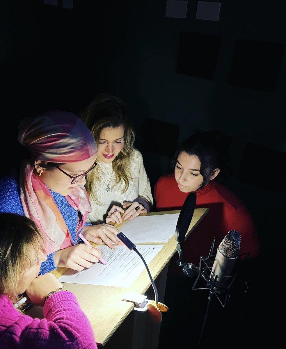 voicesdoblaje's tweet photo. 🎙🎙🎙🎙🎙
Mis chicas conquistando el stop motion.

Si por mí fuera, vendrían todos los días a hacerme compañía. 

Son las mejores. 🧜🏻‍♀️👸🏻

✨Apúntate ya o pregunta sin compromiso en 

🖥️ https://t.co/YfobnWLa3A 🖥️ https://t.co/rmbrE4wm7Y