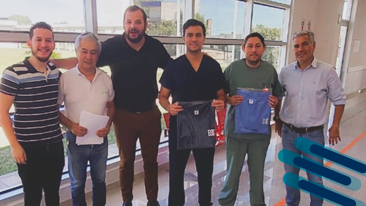 MinEcoFsa's tweet photo. 🥼👖 Desde el Programa #Fontex se hizo entrega de indumentaria sanitaria al Centro de Medicina Nuclear y Radioterapia "Dr. Néstor C. Kirchner"; un total de 54 chaquetas y 50 pantalones ambos en distintos talles confeccionados por manos formoseñas. https://t.co/xDbE2czKCZ