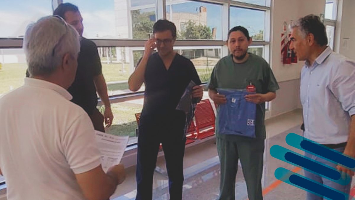 MinEcoFsa's tweet photo. 🥼👖 Desde el Programa #Fontex se hizo entrega de indumentaria sanitaria al Centro de Medicina Nuclear y Radioterapia "Dr. Néstor C. Kirchner"; un total de 54 chaquetas y 50 pantalones ambos en distintos talles confeccionados por manos formoseñas. https://t.co/xDbE2czKCZ
