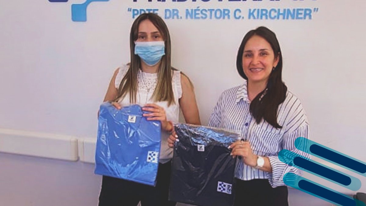 MinEcoFsa's tweet photo. 🥼👖 Desde el Programa #Fontex se hizo entrega de indumentaria sanitaria al Centro de Medicina Nuclear y Radioterapia "Dr. Néstor C. Kirchner"; un total de 54 chaquetas y 50 pantalones ambos en distintos talles confeccionados por manos formoseñas. https://t.co/xDbE2czKCZ