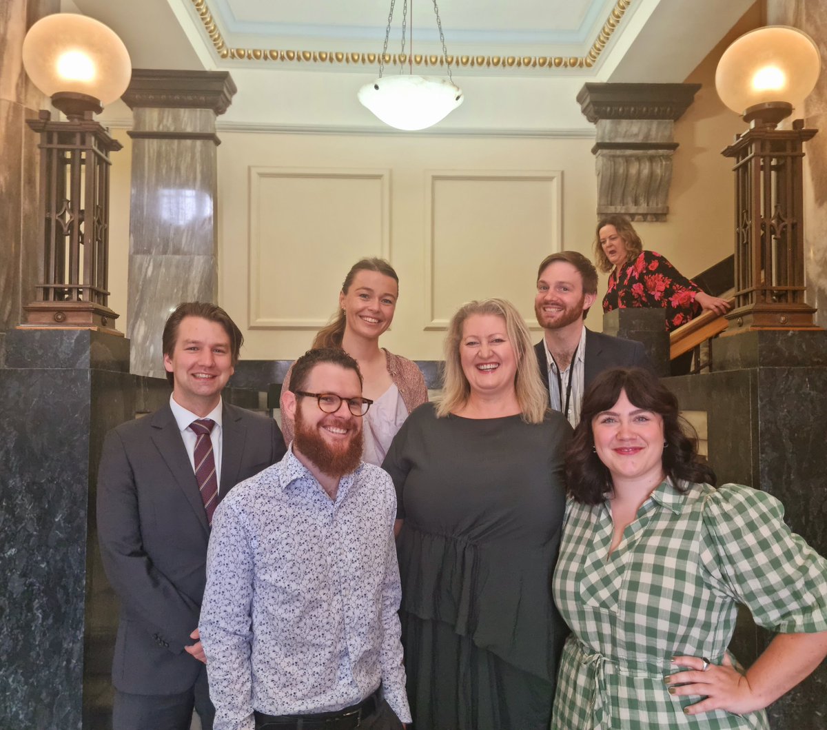Merry Xmas from the RNZ gallery team <a href="/craigmcculloch/">Craig McCulloch</a> <a href="/katiescotcher/">Katie Scotcher</a> <a href="/AnnekeJSmith/">Anneke Smith</a> <a href="/russellpalm/">Russell Palmer</a> <a href="/GideyDexter/">Giles Dexter</a> with our traditional photo bomber the incomparable <a href="/CTrevettNZH/">Claire Trevett</a> 🌲🌲🌞