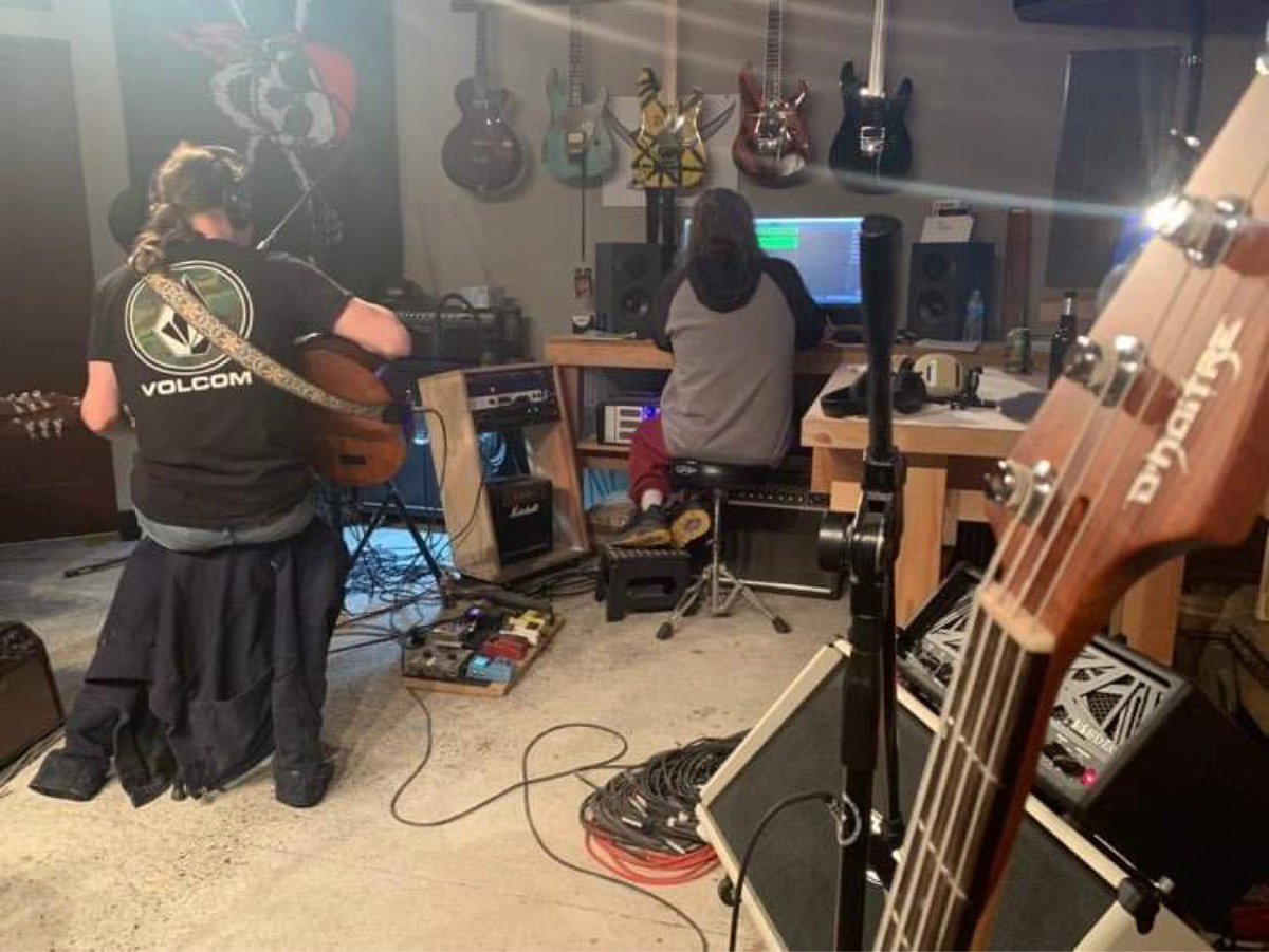 MTR_PROJECT_'s tweet photo. New SONGS COMING IN 2023! Andy and Marty put down some KILLER tracks this weekend😎🎸🔥🤘💪 We are working hard to put together our second album by the end of next year! We will release a few singles leading up to it! Stay tuned everyone! These songs are ROCKIN https://t.co/zzwAXFyyxc