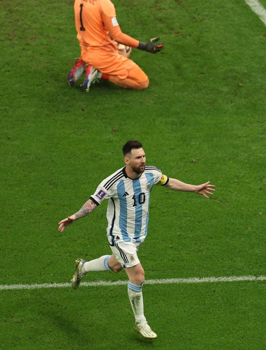 Messismo10's tweet photo. Te debemos tanto. Tantas veces que no se te daba y vos seguías contra todo y todos. 

Nos toca disfrutar. https://t.co/TkIaUMthRe