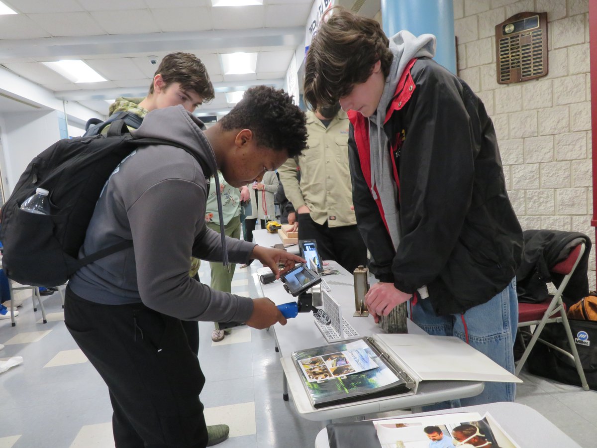Nyack_Schools's tweet photo. #NyackHS Ss explored a variety #CTE offerings from @rocklandboces w/demonstrations & conversations with teachers & peers currently enrolled. The fair was aimed at exposing teens to the multiple educational opportunities available to help them meet long-term goals. #NyackSchools https://t.co/WqqCdKLRdQ