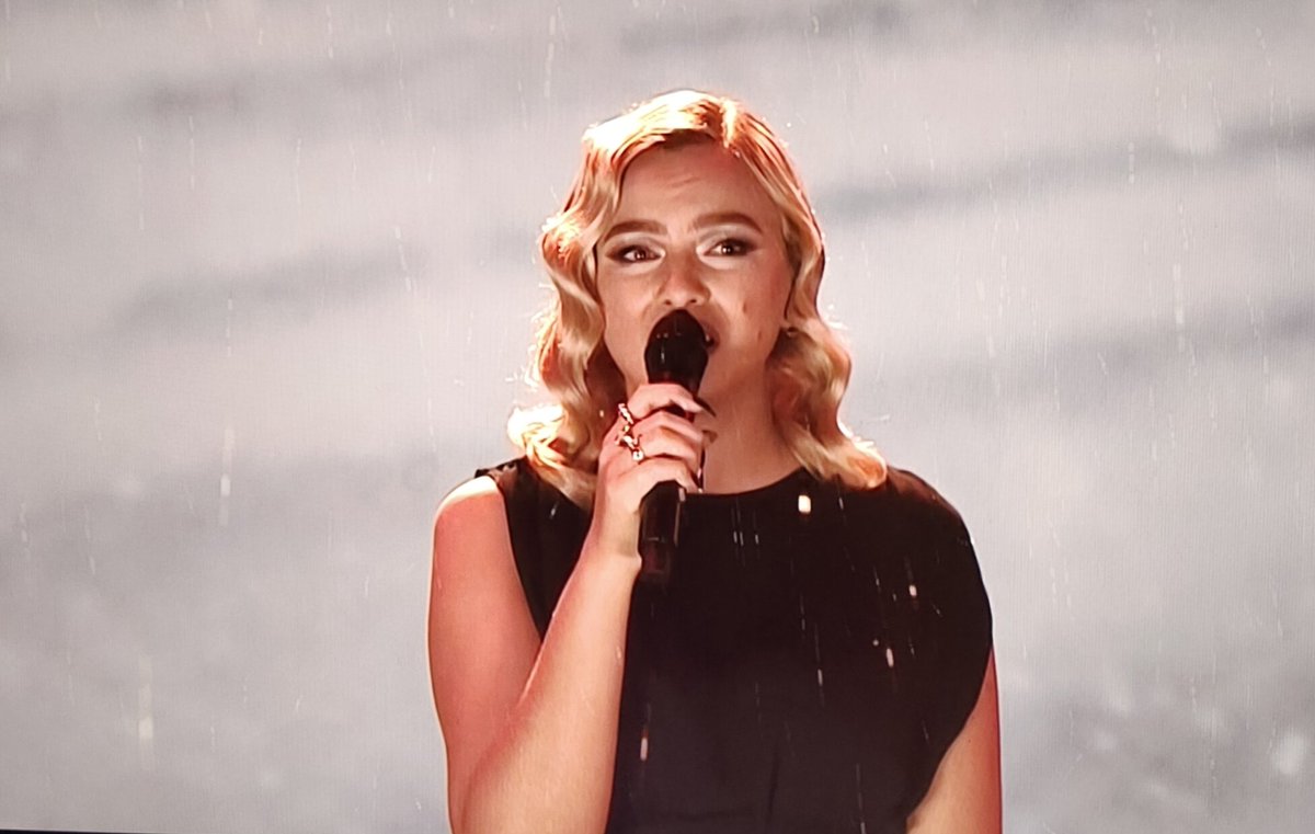 Natalia Nykiel w koncercie dla upamiętnienia ofiar stanu wojennego. Klasa. I piękny utwór.