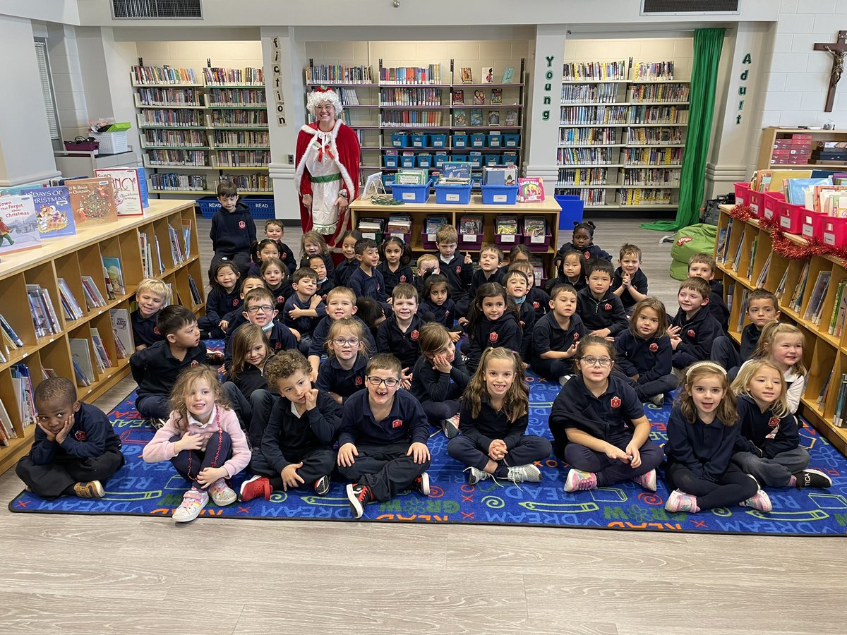 How special! Story time with Mrs. Claus 🤍❤️🤍❤️